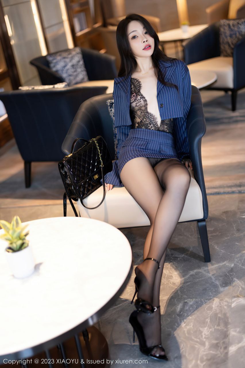 美图欣赏  奖励一个蜜桃臀
